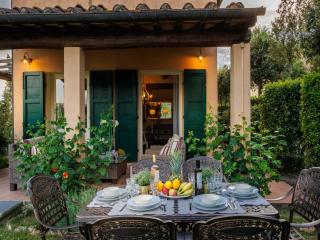 Villa in Monte San Quirico with Private Garden - Cappella - 2