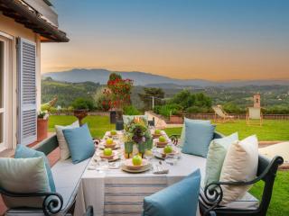 Villa in Tuscany with Pool and Scenic Views - Lucca - 3