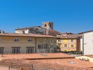 Apartment in Lucca near Guinigi Tower - 0
