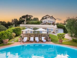 Villa in Tuscany with Pool and Scenic Views - Lucca - 0