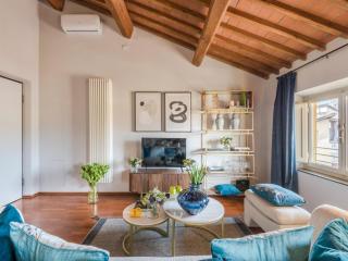 Penthouse in Lucca with Stunning City Views - 9