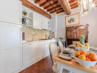 Farmhouse in Lucca with Vineyard Views - Cappella - 2
