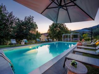 Villa in Tuscany with Stunning Valley Views - San Gennaro - 1