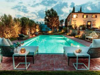 VILLA IL CASTELLO Vibrant Sanctuary of Enchanting Colours - Lucca - 0