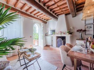 Farmhouse in Tuscany with Vineyard Views - Cappella - 1