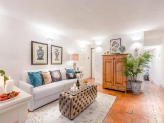 Apartment in Lucca with Piazza Views - Lucca - 7