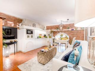 Apartment in Lucca with Piazza Views - Lucca - 3