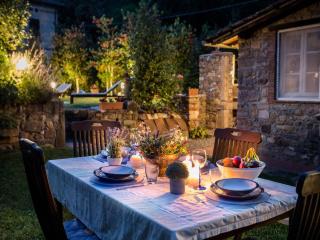 Farmhouse near Lucca with Tuscan Views - - 3