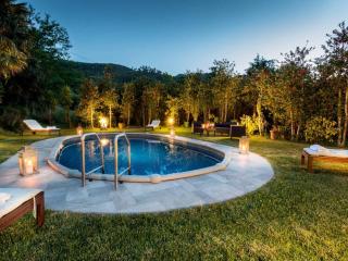 Farmhouse near Lucca with Tuscan Views - - 9