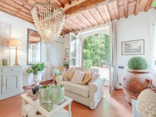 Farmhouse near Lucca with Tuscan Views - - 6