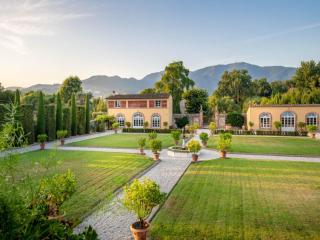 Luxury Villa with Pool in Lucca - 3