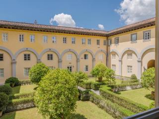Apartment in Lucca with Renaissance Garden - 0
