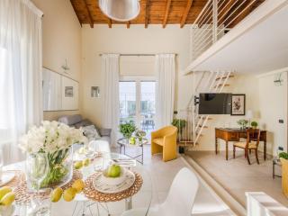 Apartment with Terrace & Parking - Lucca - 1