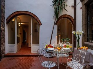 Apartment in Lucca with Private Courtyard - Lucca - 3