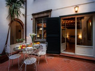 Apartment in Lucca with Private Courtyard - Lucca - 4
