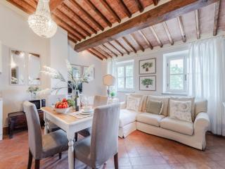 Farmhouse in Lucca with Pool & Vineyards - Cappella - 2