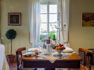 Apartment in Lucca with Stunning Tuscan Views - 4