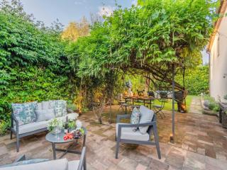 Farmhouse in Lucca with Jacuzzi Garden - Lucca - 6