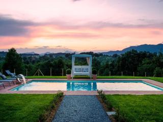Villa in Lucca with Pool and Scenic Views - Montecarlo - 3