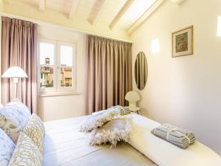 Apartment in Lucca with Terrace Views - 8