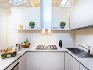 Apartment in Lucca with Terrace Views - 4