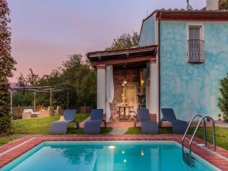 Farmhouse in Tuscany with Pool and Scenic Views - Chiatri - 0