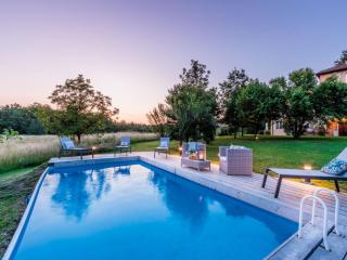 Villa in Tuscany with Private Pool & Views - 3