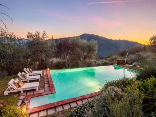 Villa in Tuscany with Infinity Pool and Views - Lucca - 0