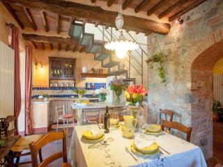 Villa in Lucca with Pool near Tuscan Coast - Aquilea - 2