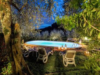 Villa in Lucca with Pool near Tuscan Coast - Aquilea - 2