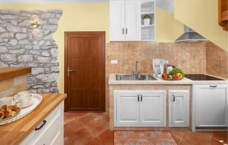 Four-Bedroom Apartment In Nova Vas - 6