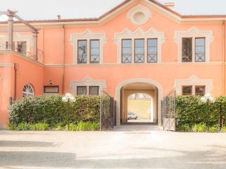 Apartment in Lucca with Private Garden - 0