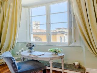 Apartment in Lucca with Piazza Views - 3