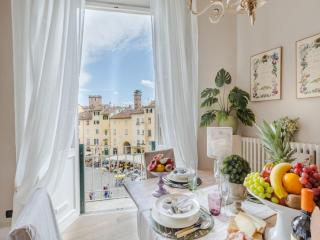 Apartment in Lucca with Piazza Views - Lucca - 0