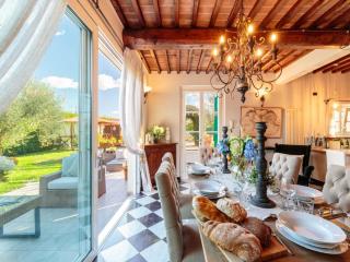 Farmhouse in Lucca with Pool and Jacuzzi - Capannori - 1
