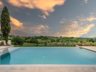 Farmhouse in Tuscany with Infinity Pool - Montecarlo - 8