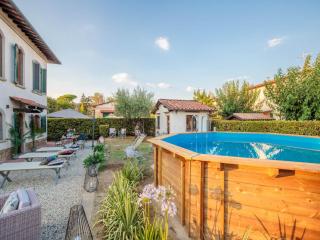 Villa in Lucca with Pool and Countryside Views - 8