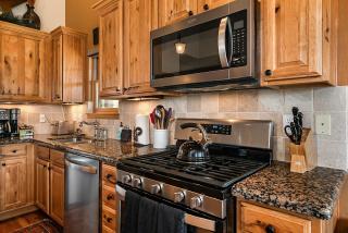 15 Discovery Lane 4BR Mountain View Retreat with Hot Tub in Rendezvous - 4