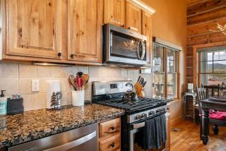 15 Discovery Lane 4BR Mountain View Retreat with Hot Tub in Rendezvous - 3
