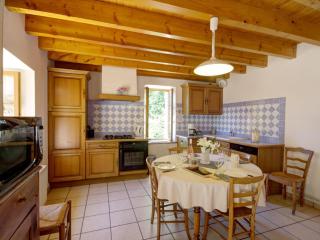Gîte Charmant avec Jardin Privatif, Cheminée, et Activités Nature Proches, Animaux Acceptés - FR-1-496-66 - Les Salles - 6