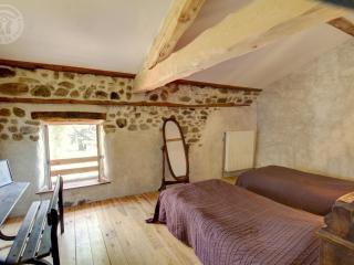 Gîte cosy avec jardin, terrasse ombragée, poêle à bois, et équipements bébé à Saint-Georges-Haute-Ville - FR-1-496-191 - Saint-Georges-Haute-Ville - 9