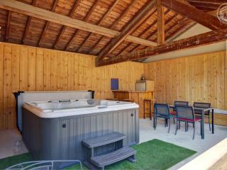 Gîte Familial avec SPA et Jeux Extérieurs - 5 Chambres, 230m², Village Typique, Animaux Acceptés - FR-1-496-289 - LʼHôpital-le-Grand - 7
