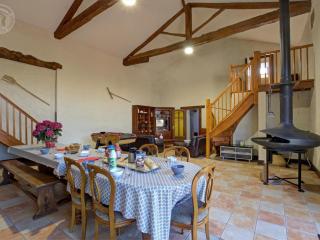 Gîte Familial avec SPA et Jeux Extérieurs - 5 Chambres, 230m², Village Typique, Animaux Acceptés - FR-1-496-289 - LʼHôpital-le-Grand - 5
