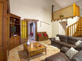 Gîte Familial avec SPA et Jeux Extérieurs - 5 Chambres, 230m², Village Typique, Animaux Acceptés - FR-1-496-289 - LʼHôpital-le-Grand - 3