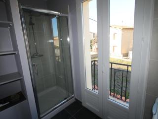 Appartement rénové avec terrasse, à deux pas du centre et de la mer, idéal pour 4 personnes - FR-1-309-4 - 2