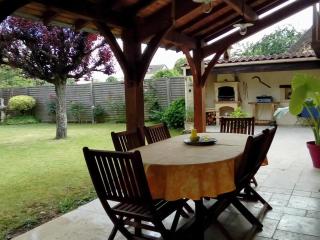 Maison de village avec jardin clos, randonnées, vélos gratuits, cheminée et équipements bébé. - FR-1-616-232 - Bassillac - 0