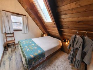 Mont Bleu, A-Frame Cabin with Hot Tub and Scenic Views - 5