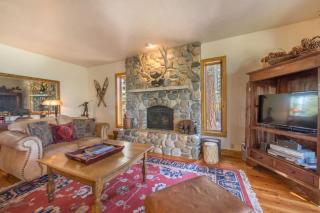 Ellis Peak by AvantStay Beautiful McKinney Cabin w Filtered Lake Views - Homewood - 3