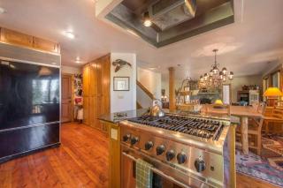 Ellis Peak by AvantStay Beautiful McKinney Cabin w Filtered Lake Views - Homewood - 2