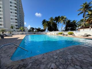 Downtown Isla Verde Beachfront Apartment with Pool and Parking - San Juan - 0